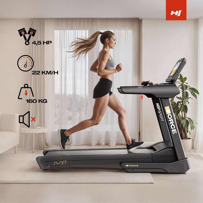 das Model läuft auf dem Laufband bequem zu Hause, da das Gerät sehr leise ist.