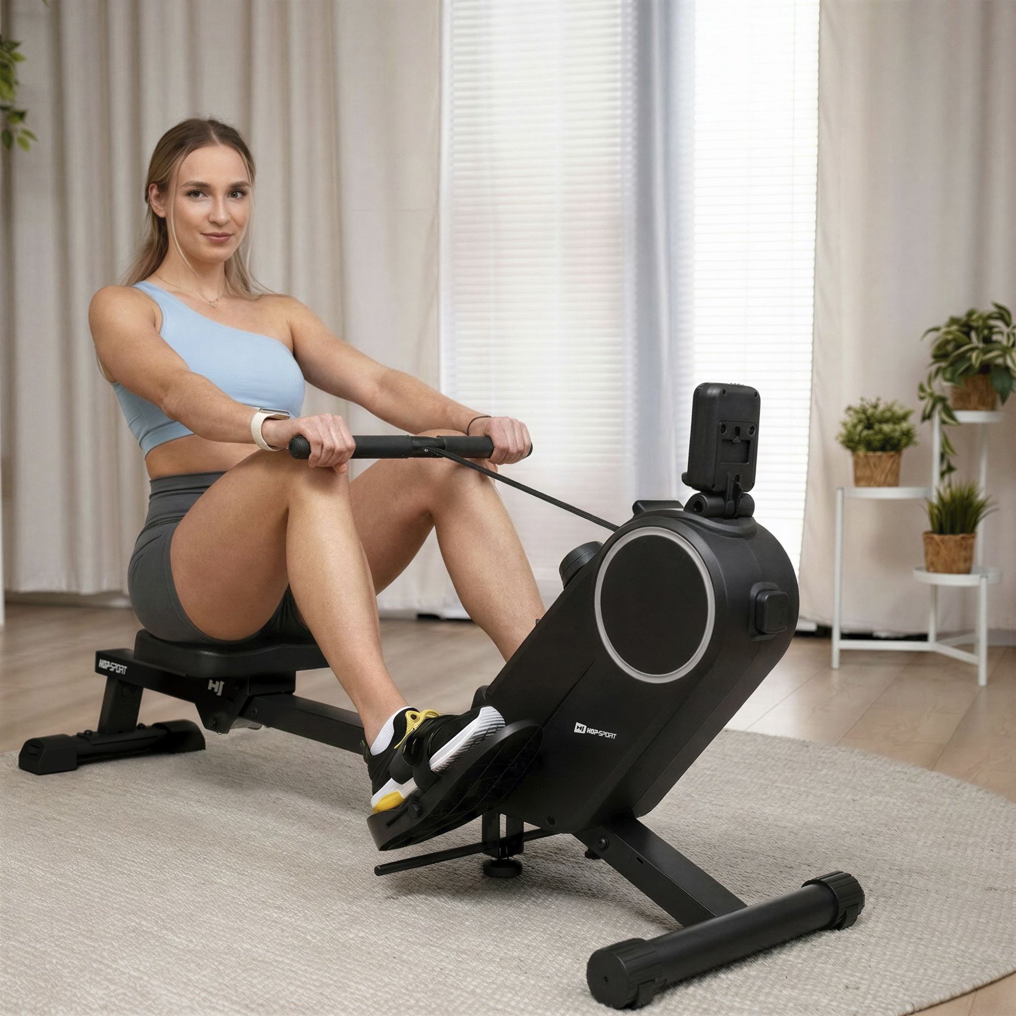 Rudergerät Creek von Hop-Sport: stabile Konstruktion, ergonomischer Sitz und rutschfeste Pedale.