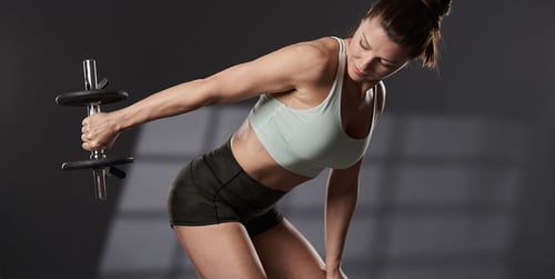 Top 5 Trizeps Übungen mit Kurzhanteln zu Hause