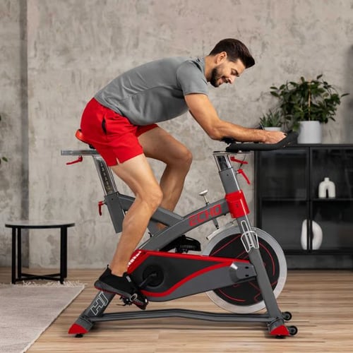 Intensives Indoor Cycling mit dem Hop-Sport Indoor Bike