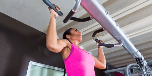 Klimmzüge als Frau lernen - auch ohne Kraft