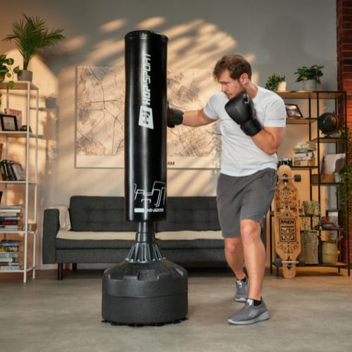 Boxtraining im Wohnzimmer mit Hop-Sport Standboxsack 