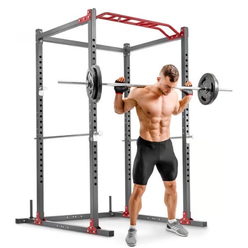 Mann macht Kniebeugen mit einer Langhantel an einem Hop-Sport Power Rack HS-1009K mit Klimmzugstange.