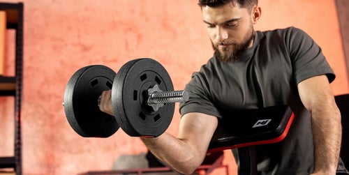 Die besten 5 Bizeps Übungen mit Kurzhanteln