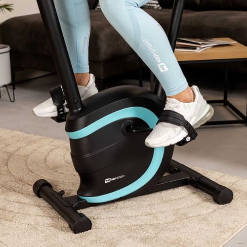 Training auf dem kompakten Heimtrainer von Hop-Sport