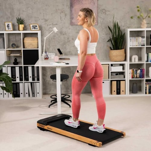 Frau nutzt hop-sport Laufband im Büro, Kalorienverbrauch Gehen indoor