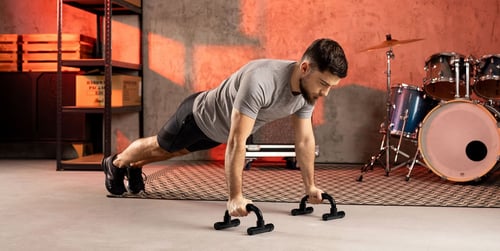 Sind Liegestützgriffe sinnvoll? Vor- und Nachteile der Push-up-Bars
