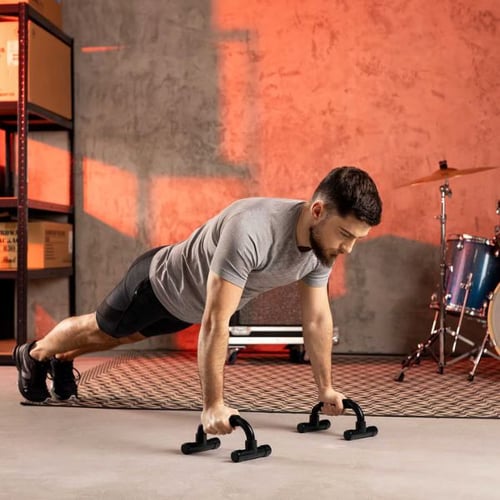 Effektives Oberkörpertraining mit kleinen Fitnessgeräten für zuhause von Hop-Sport