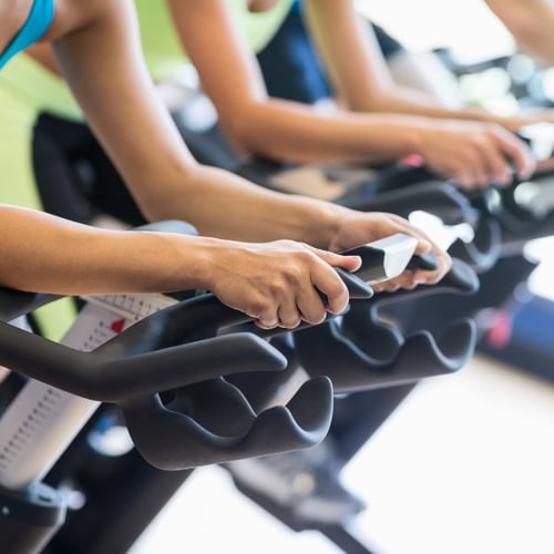 Indoor Cycling Training auf Indoor Bike im Studio