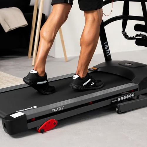 Person beim Sprinttraining auf dem Hop-Sport Laufband 