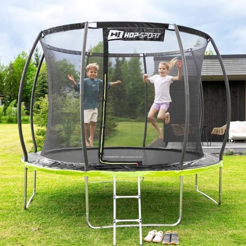 Kinder machen Trampolin Tricks auf Hop-Sport Gartentrampolin mit Sicherheitsnetz