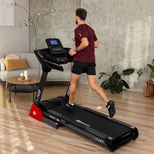 Mann läuft auf Hop-Sport Laufband mit Display zur Geschwindigkeitsregelung