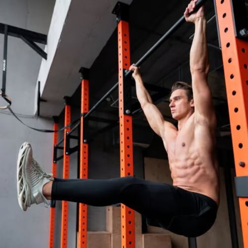 Calisthenics Übung Beinheben an Klimmzugstange