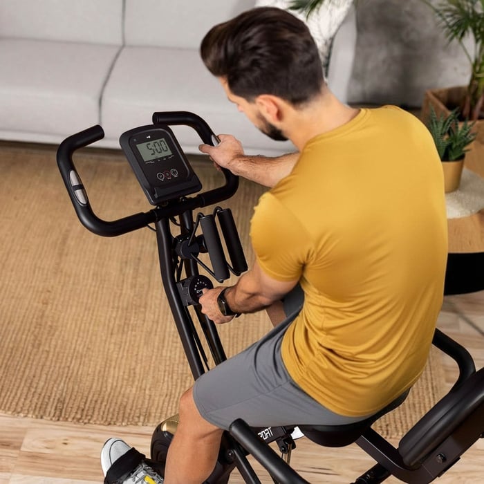 Heimtrainer Apeks von Hop-Sport hat ein unkompliziertes und komfortables Widerstandssystem