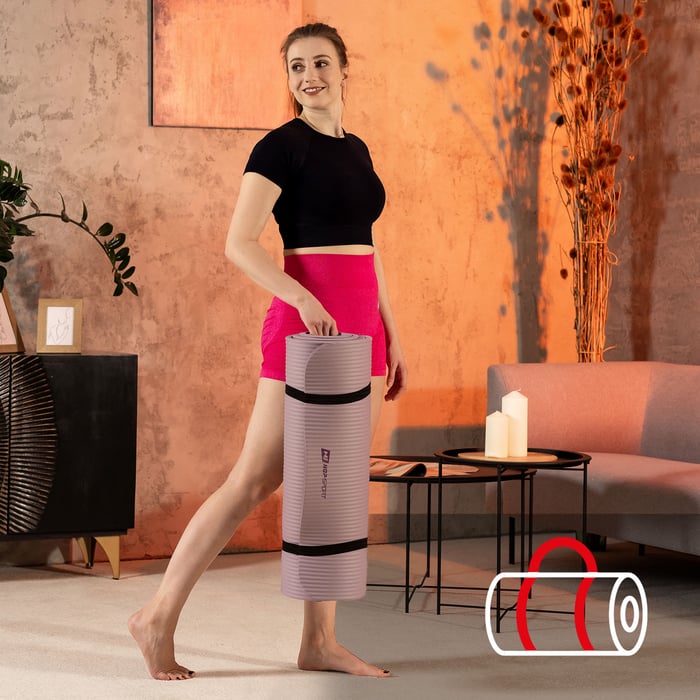 Tapis de yoga léger avec sangle de transport pratique pour l'extérieur et le studio.