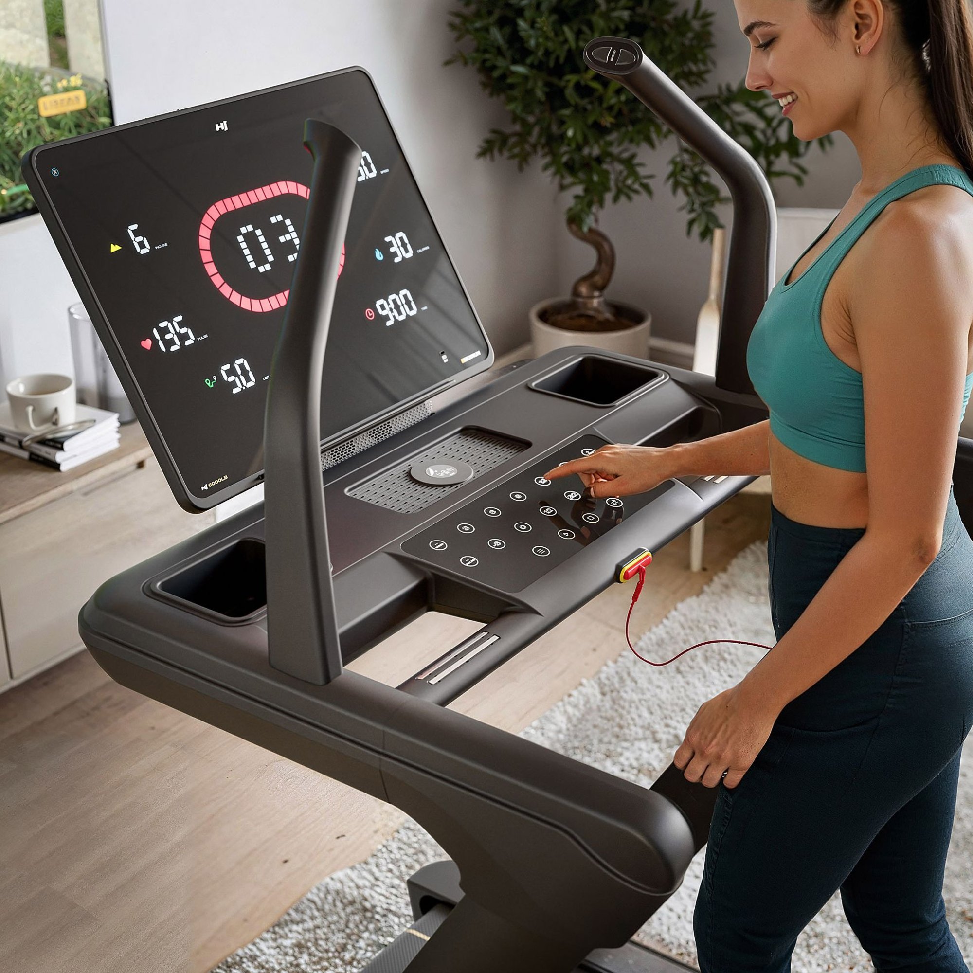 Laufband Nexrun mit großen, modernen Trainingscomputer 