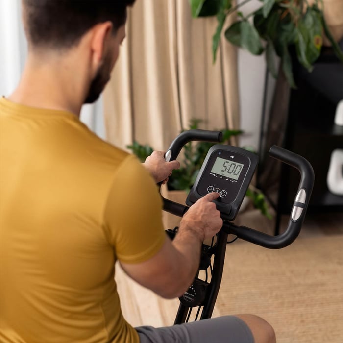 Der X-Bike HS-3030X Apeks ist mit einem intuitiven, schlichten und komfortablen Trainingscomputer ausgestattet. 