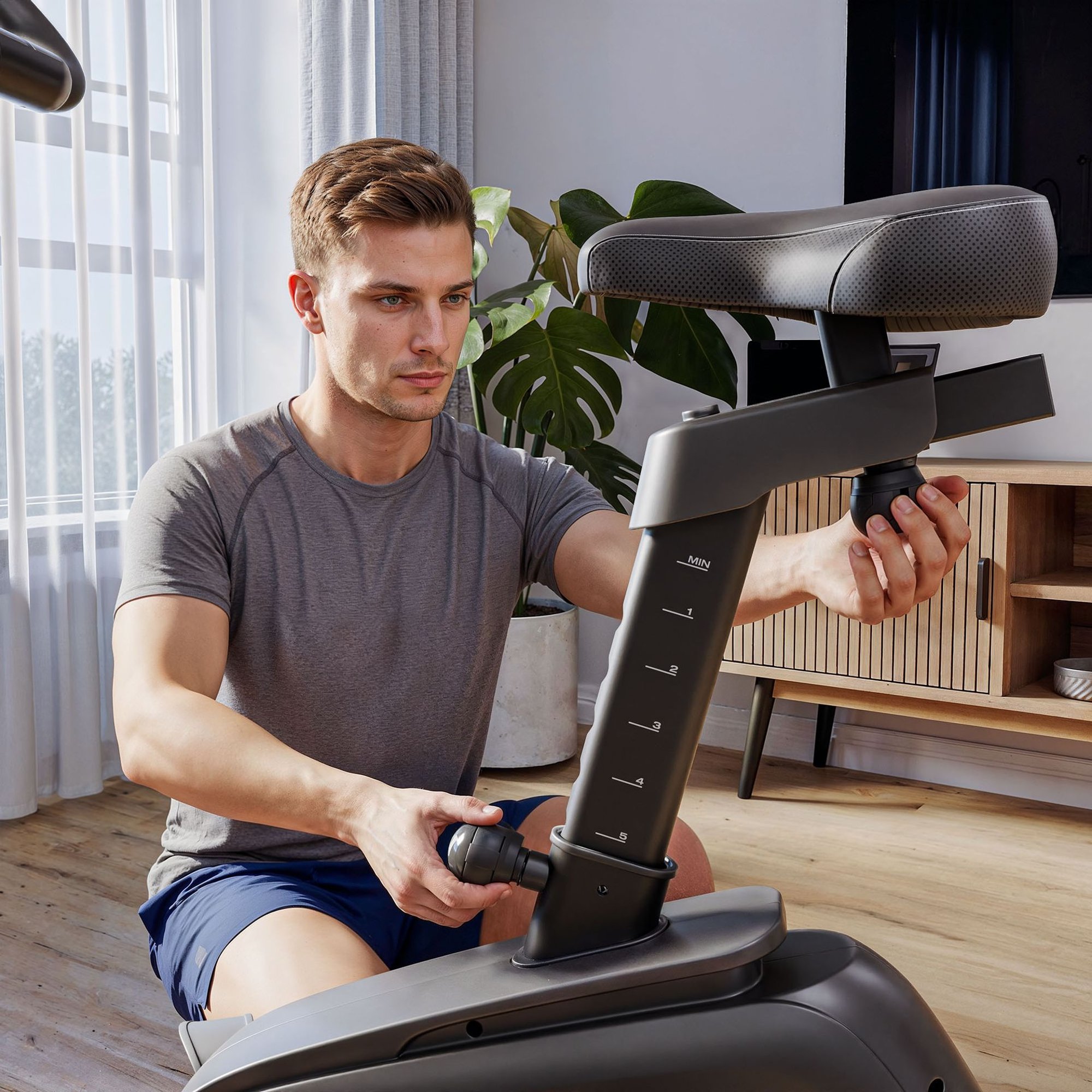 Heimtrainer Atrox mit dem Sattel sowohl vertikal, als auch horizontal verstellbar. 