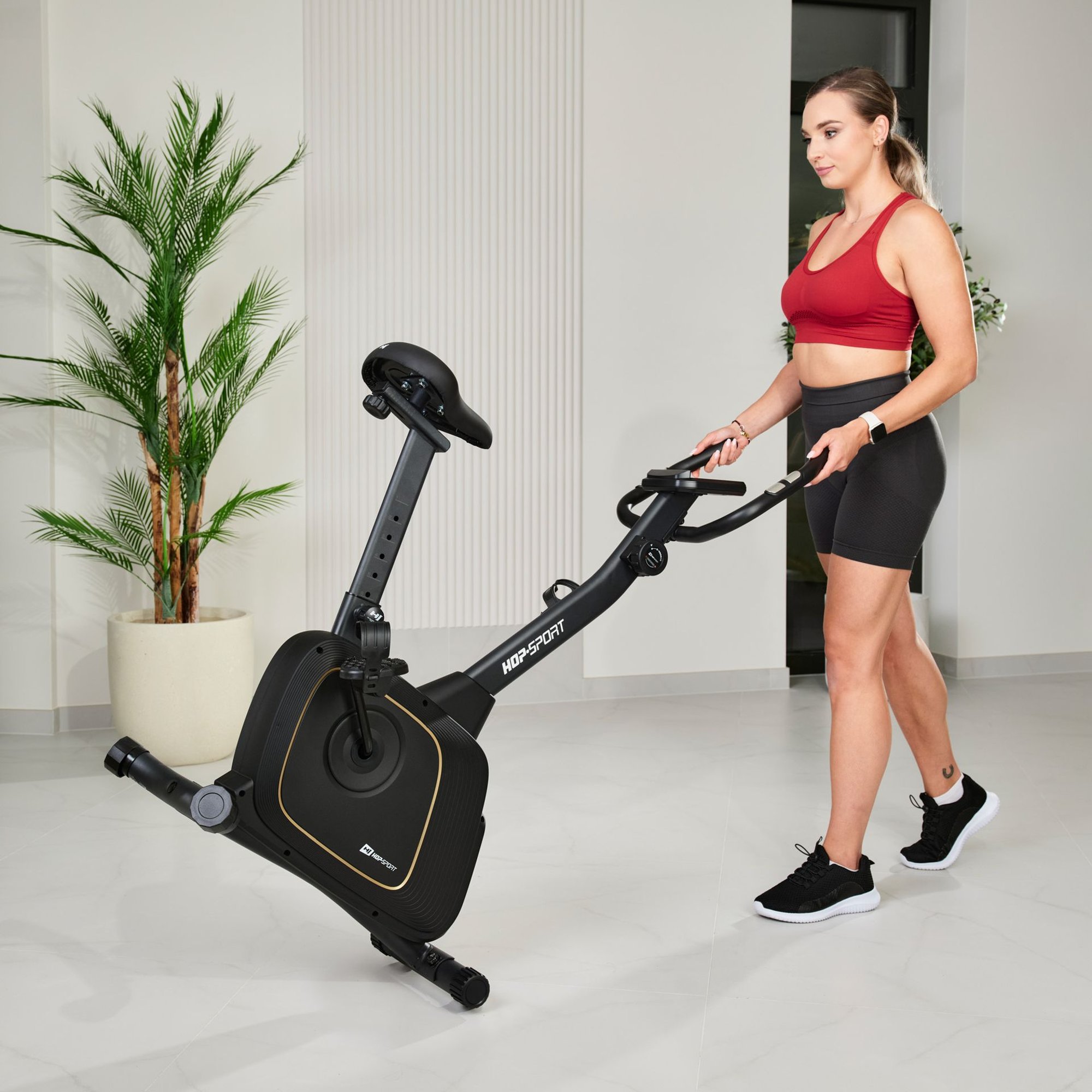 Stabile vordere Standfüße des Heimtrainers HS-3000H Nexon für sicheren Halt auf verschiedenen Bodenarten